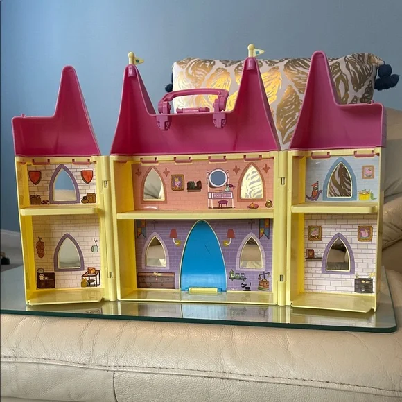 Peppa Pig Pink and Yellow Castle Playset - Picture 3 of 9